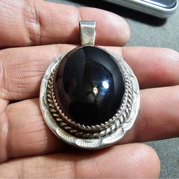 Artisan Signed HB Sterling Silver And Onyx Navajo Oval Saw Tooth Bezel Pendant - Picture 2 of 8